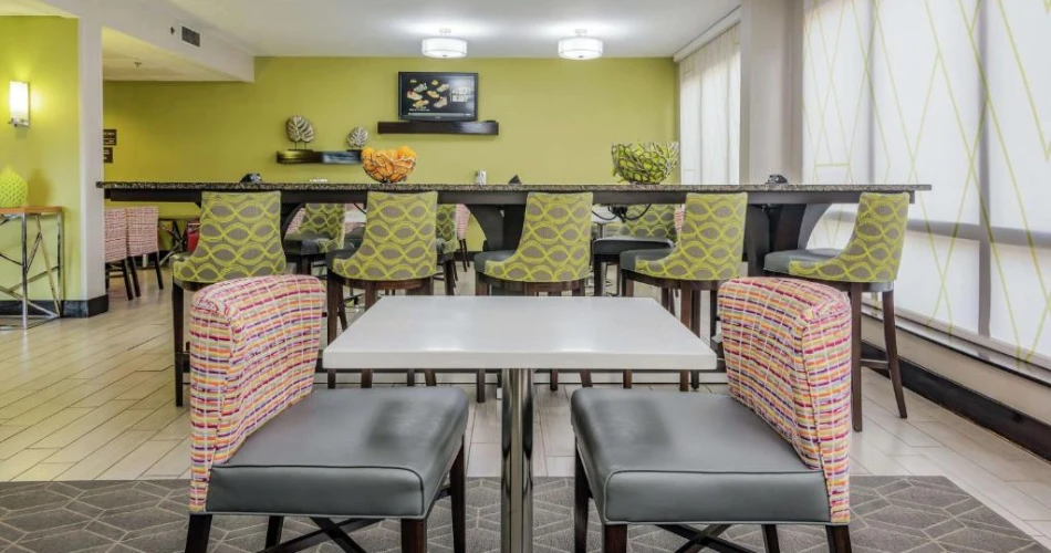 Discover Tampa's Top Hotels Around Raymond James Stadium