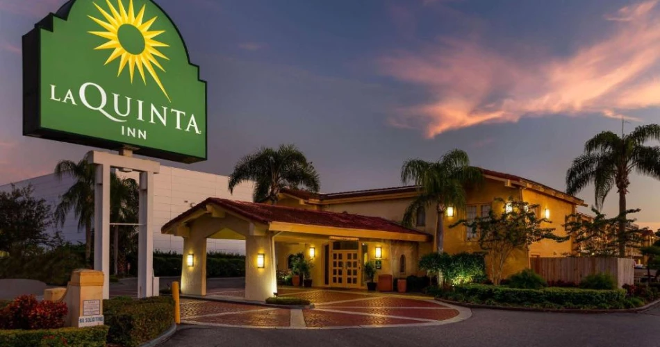 From Kickoff to Comfort: Top Hotels Near Raymond James Stadium in Tampa
